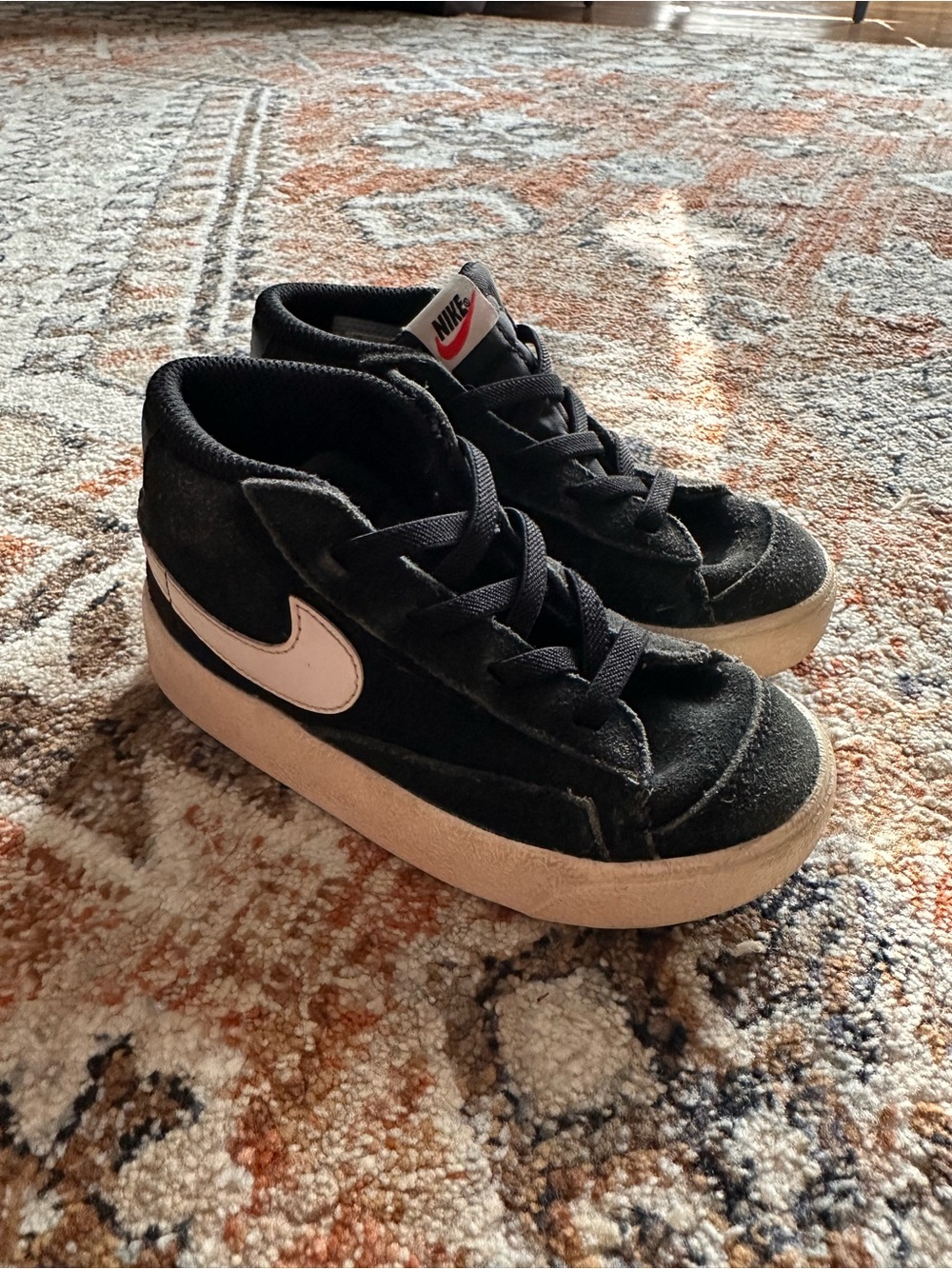 Nike Kids' Black & White blazer Mid-Top Sneakers
